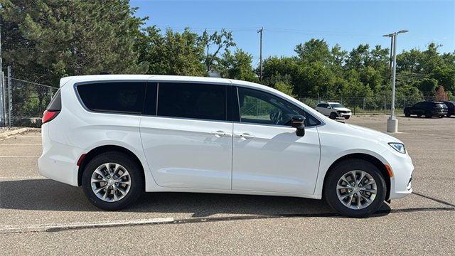 new 2025 Chrysler Pacifica car, priced at $47,169