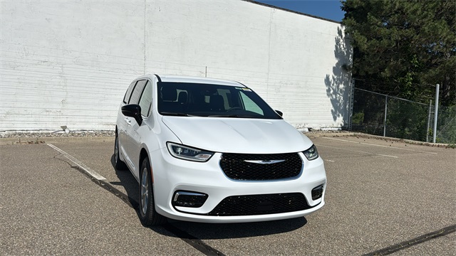 new 2025 Chrysler Pacifica car, priced at $47,169
