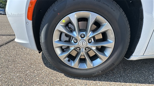 new 2025 Chrysler Pacifica car, priced at $47,169