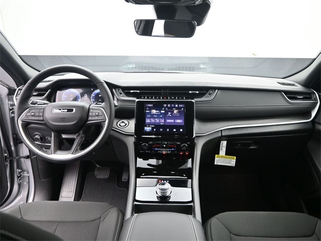 new 2025 Jeep Grand Cherokee car, priced at $42,170