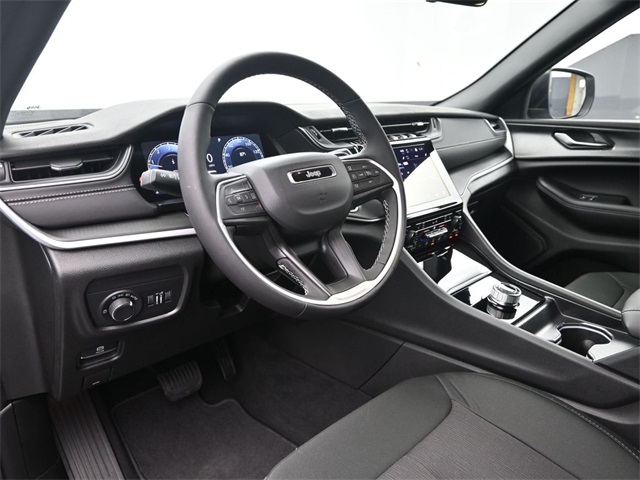 new 2025 Jeep Grand Cherokee car, priced at $42,170
