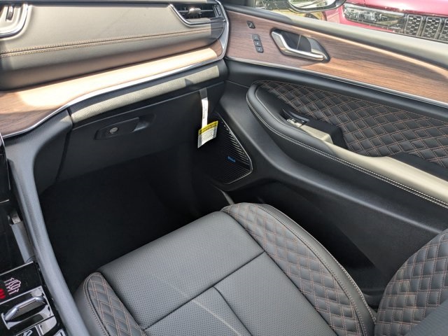 new 2025 Jeep Grand Cherokee car, priced at $57,180