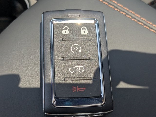 new 2025 Jeep Grand Cherokee car, priced at $57,180