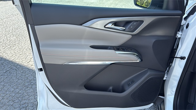 new 2026 Chevrolet Traverse car, priced at $43,120