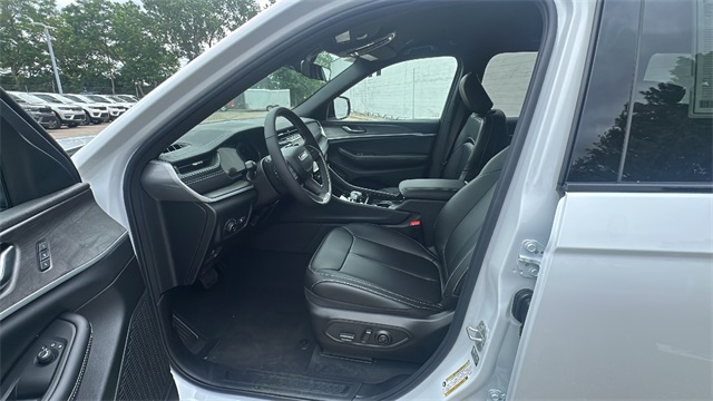 new 2025 Jeep Grand Cherokee car, priced at $44,494