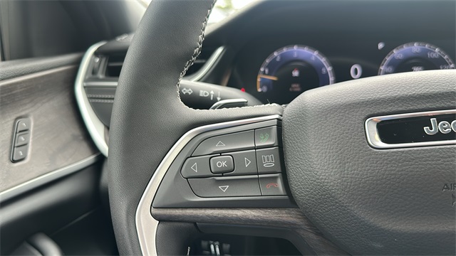 new 2025 Jeep Grand Cherokee car, priced at $44,494