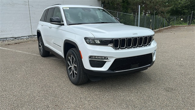 new 2025 Jeep Grand Cherokee car, priced at $44,494