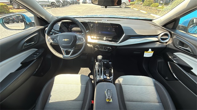 new 2025 Chevrolet Trax car, priced at $25,085