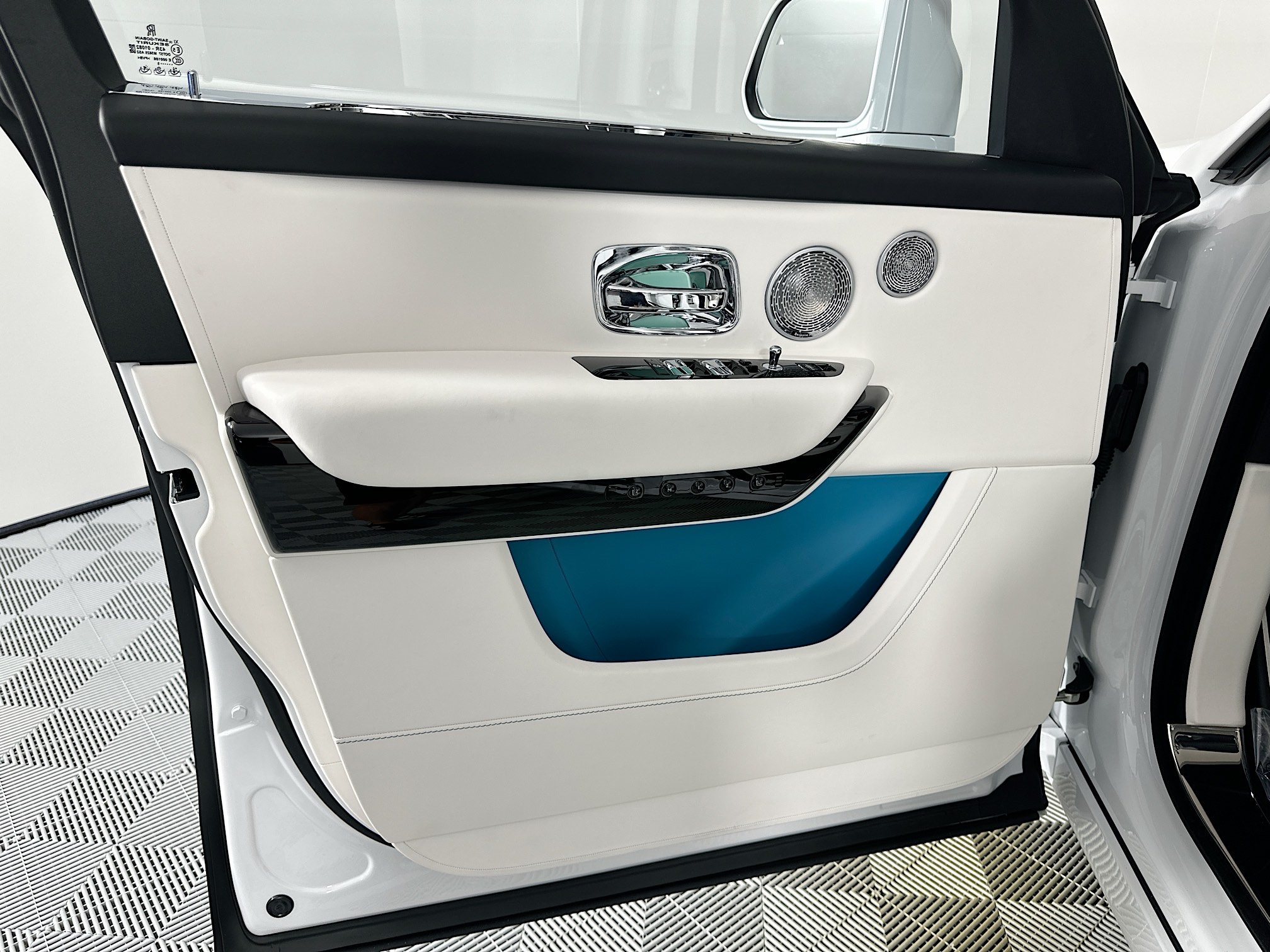 new 2025 Rolls-Royce Cullinan car, priced at $550,175