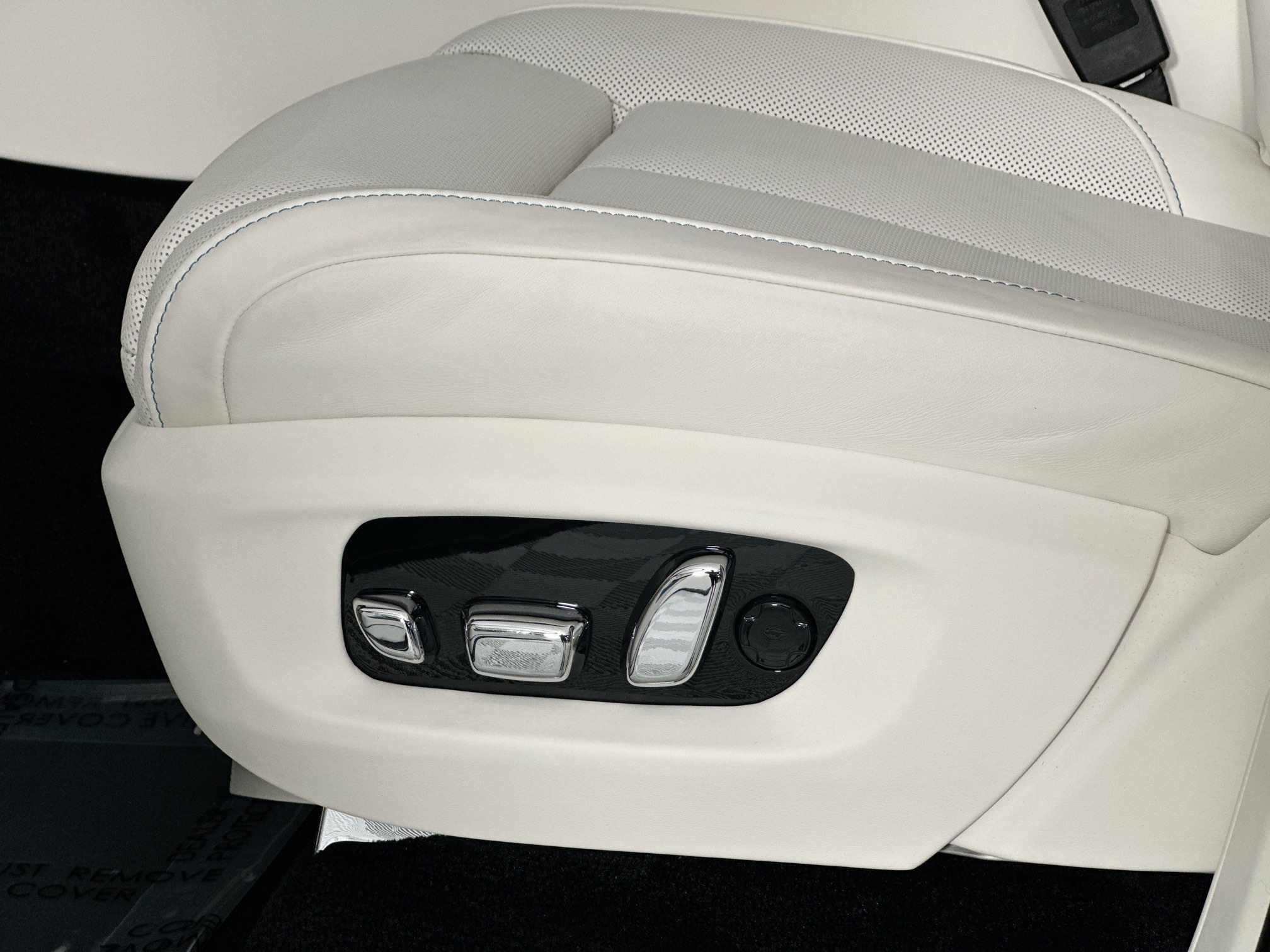 new 2025 Rolls-Royce Cullinan car, priced at $550,175