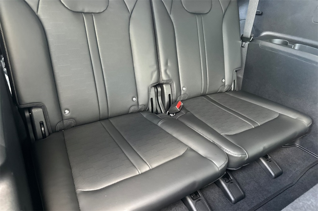 new 2025 Kia Sorento car, priced at $37,854