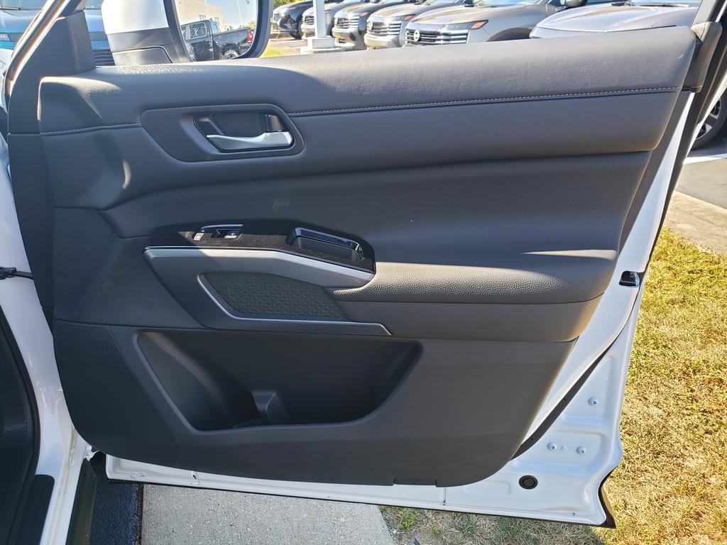 new 2025 Nissan Pathfinder car, priced at $41,018