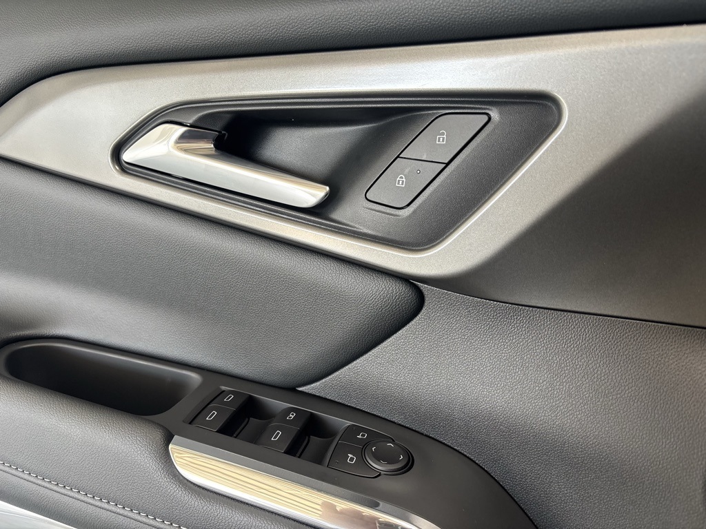 new 2026 Chevrolet Traverse car, priced at $44,438