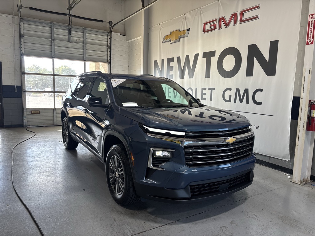 new 2026 Chevrolet Traverse car, priced at $44,438