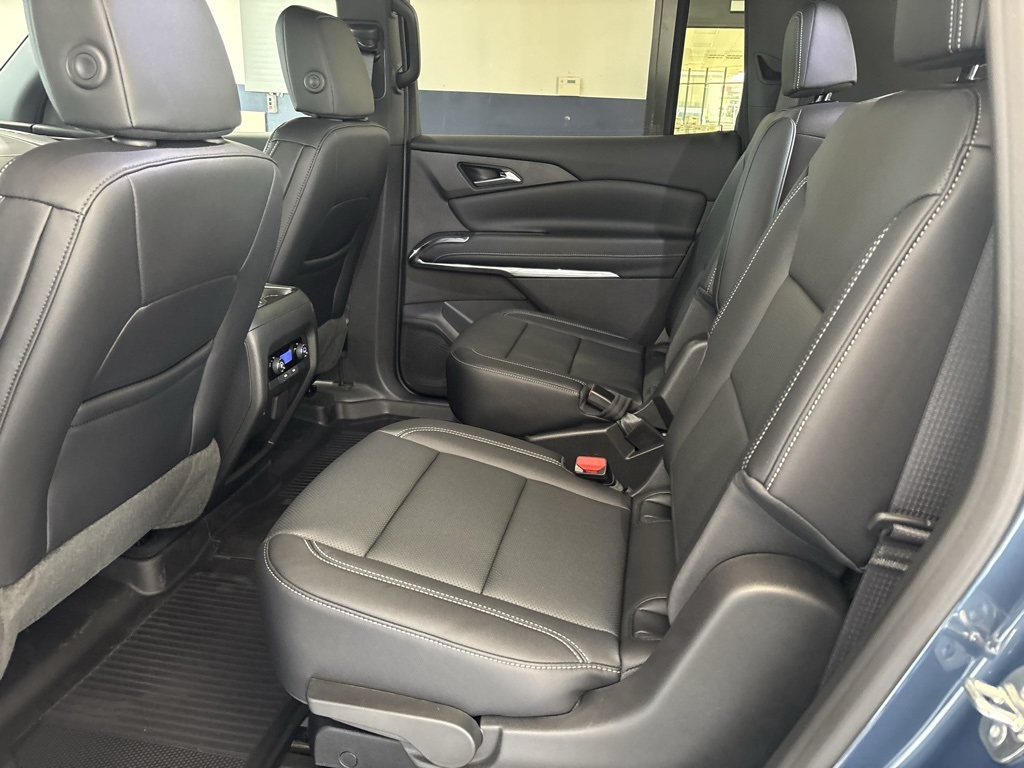 new 2026 Chevrolet Traverse car, priced at $44,438