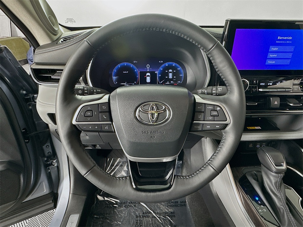 used 2024 Toyota Highlander car, priced at $43,990