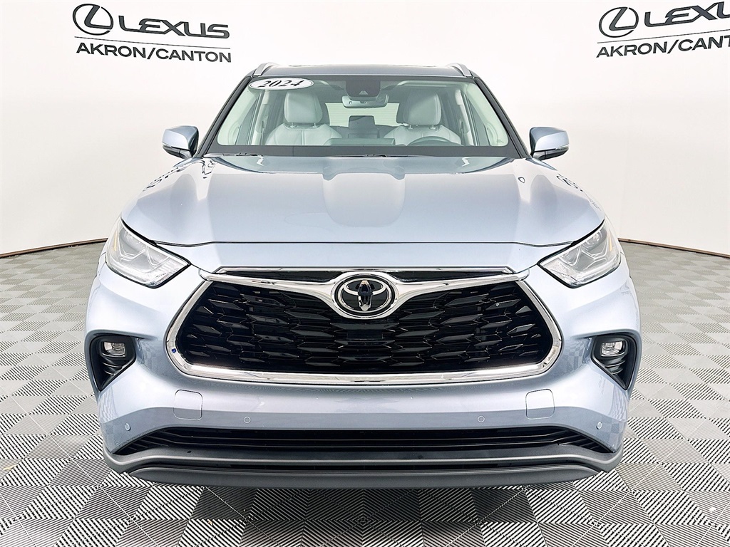 used 2024 Toyota Highlander car, priced at $43,990