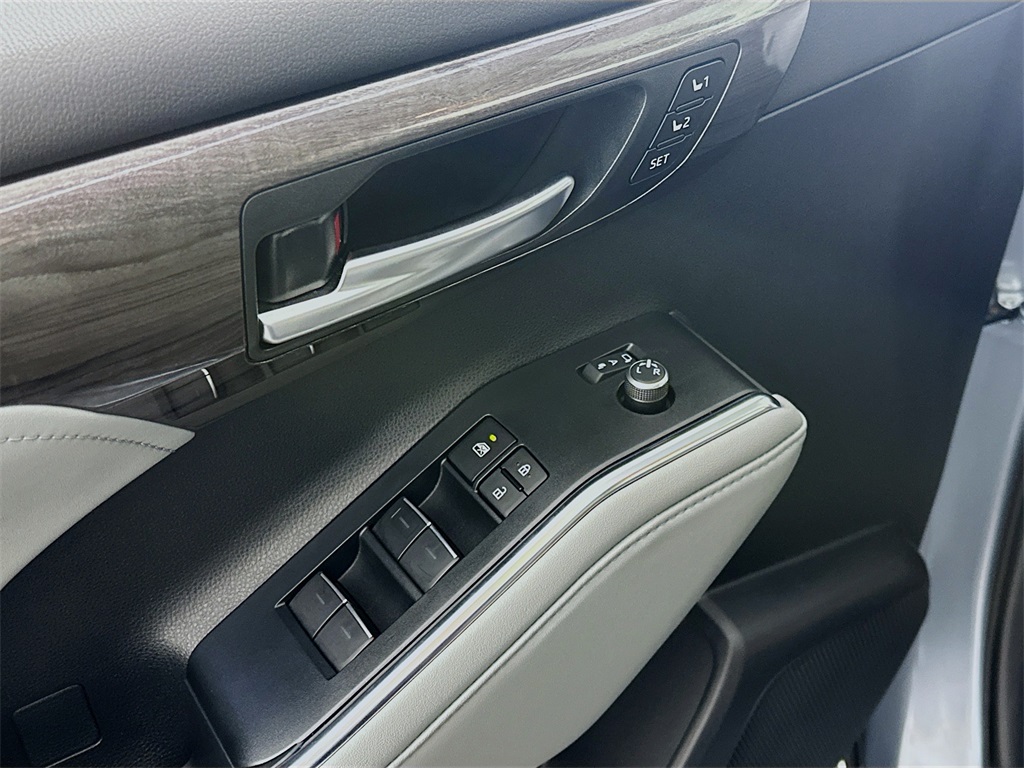 used 2024 Toyota Highlander car, priced at $43,990