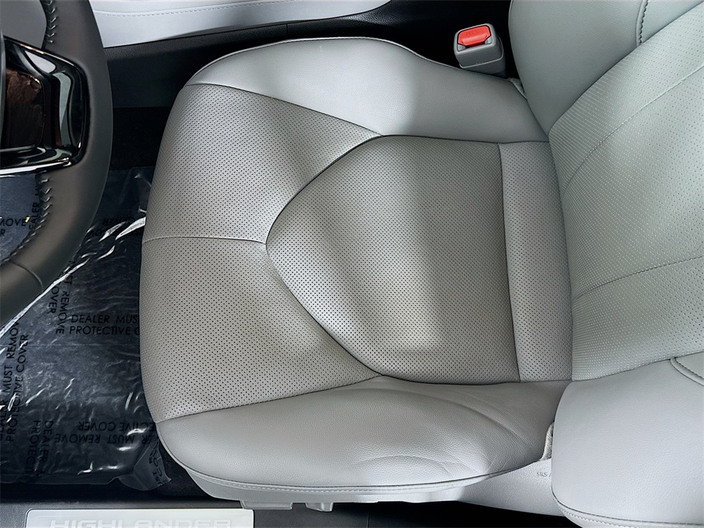 used 2024 Toyota Highlander car, priced at $43,990