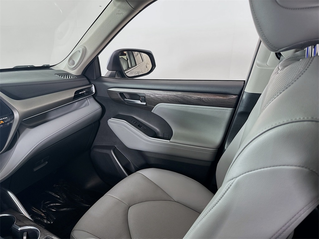 used 2024 Toyota Highlander car, priced at $43,990