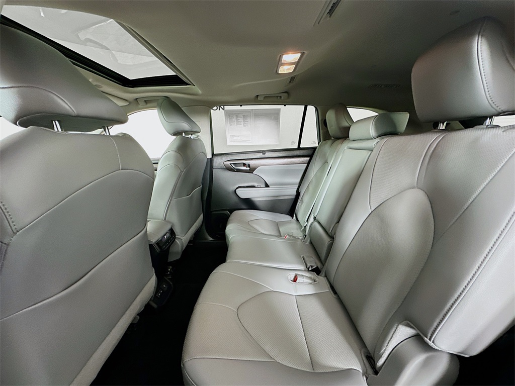 used 2024 Toyota Highlander car, priced at $43,990