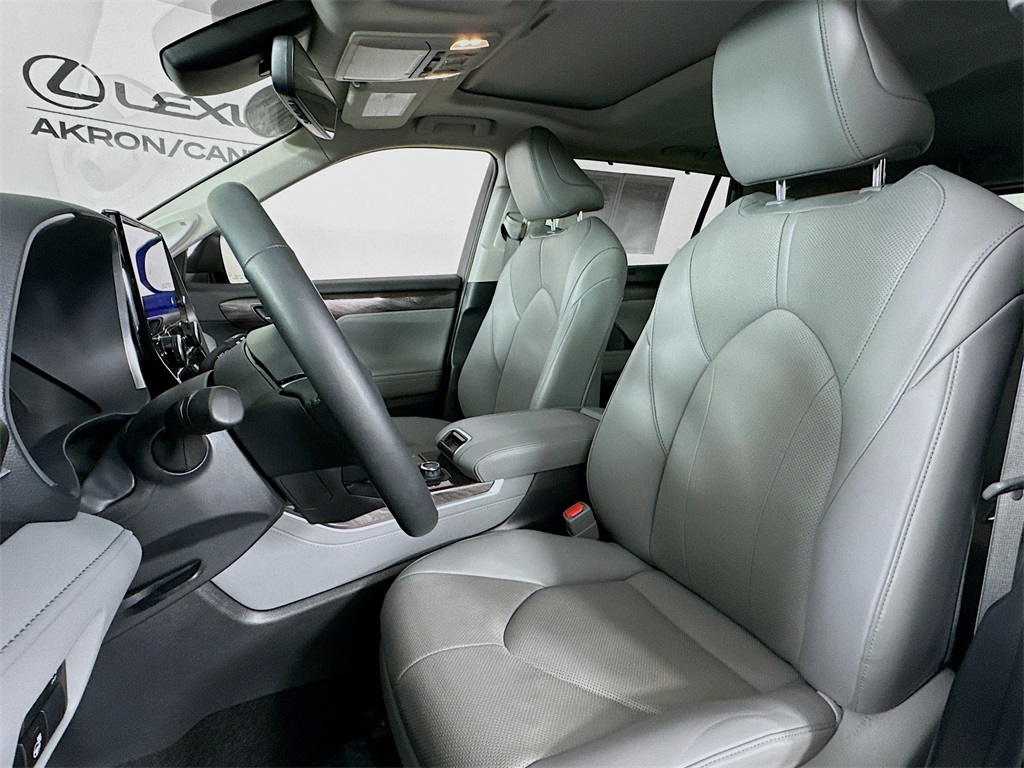 used 2024 Toyota Highlander car, priced at $43,990