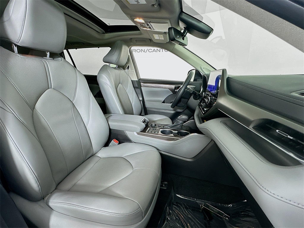 used 2024 Toyota Highlander car, priced at $43,990