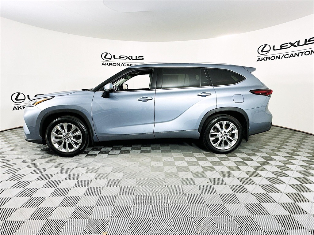 used 2024 Toyota Highlander car, priced at $43,990