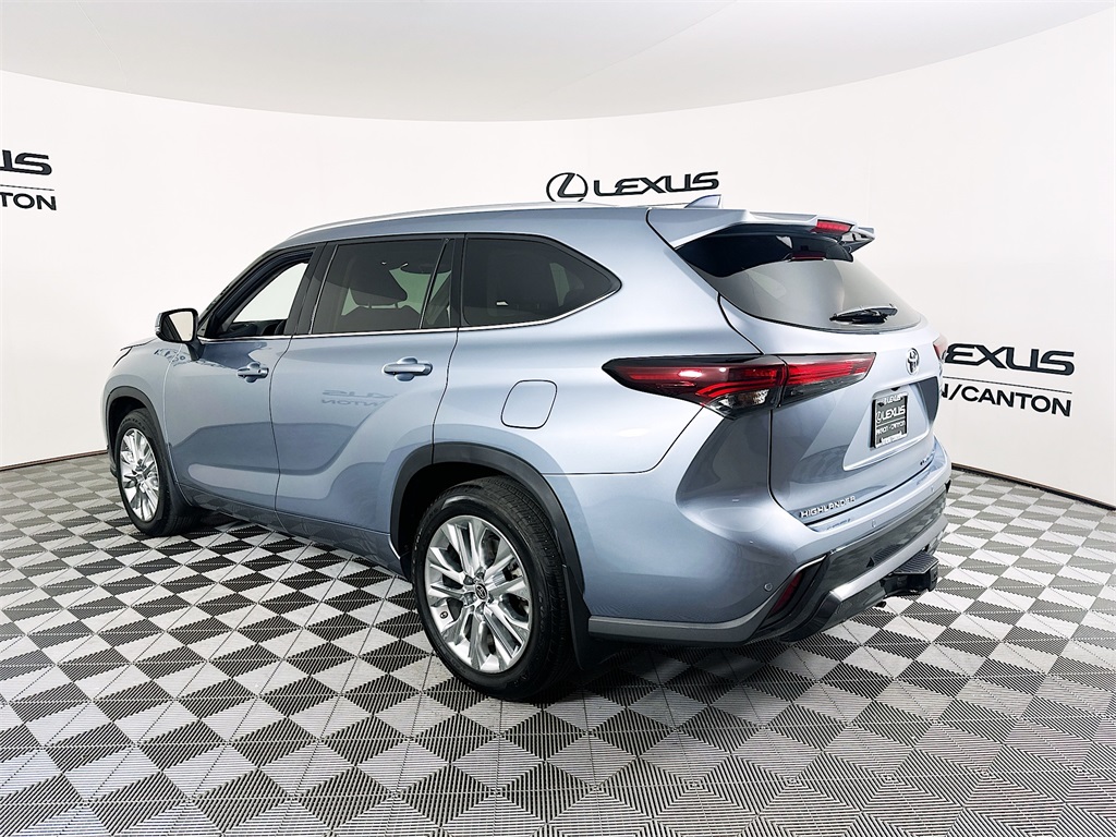 used 2024 Toyota Highlander car, priced at $43,990