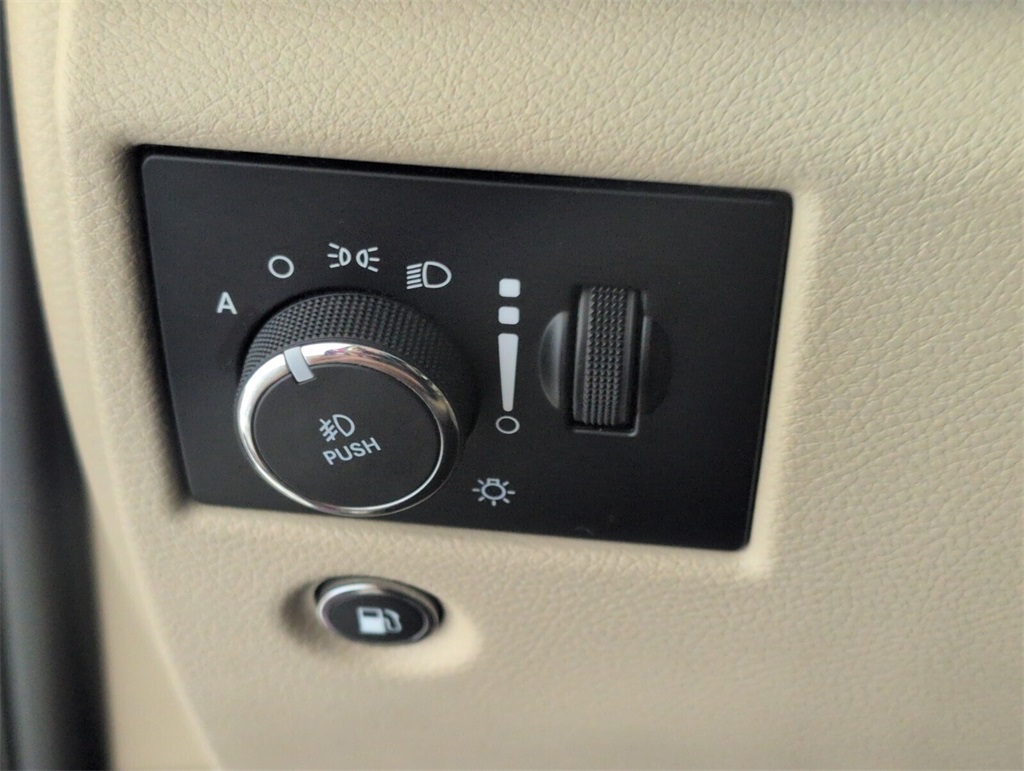 used 2017 Jeep Grand Cherokee car, priced at $16,088