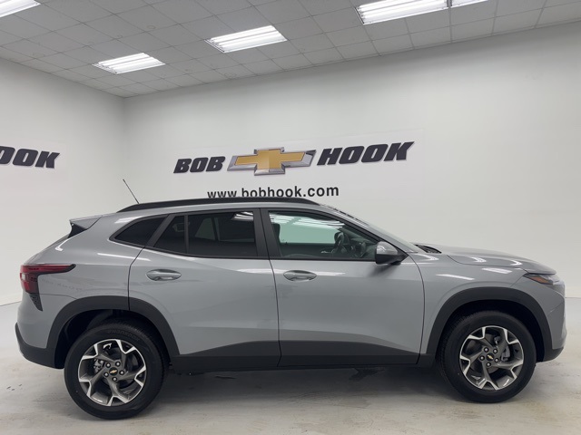 new 2025 Chevrolet Trax car, priced at $25,780