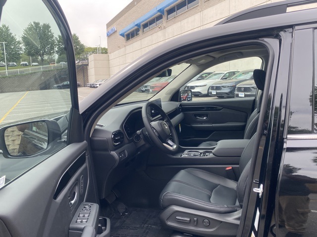 new 2025 Honda Pilot car, priced at $46,755