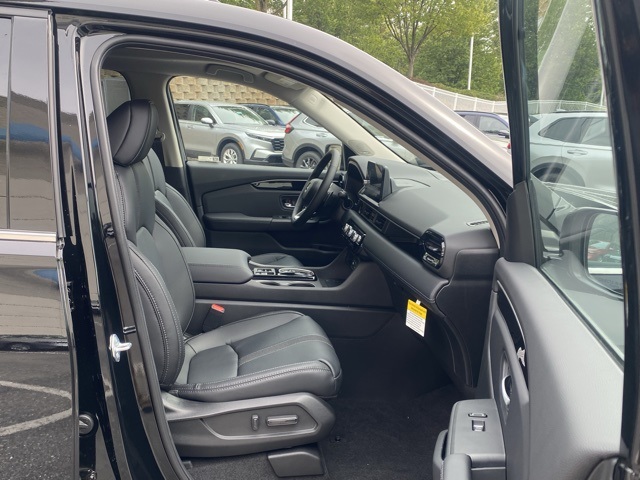 new 2025 Honda Pilot car, priced at $46,755