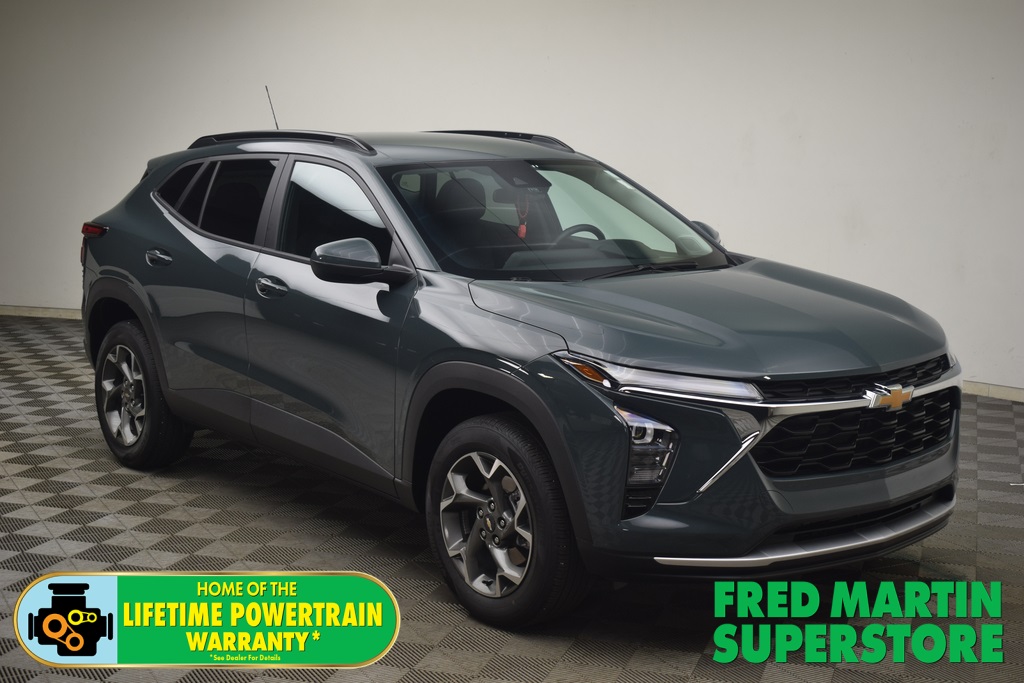 used 2025 Chevrolet Trax car, priced at $23,600