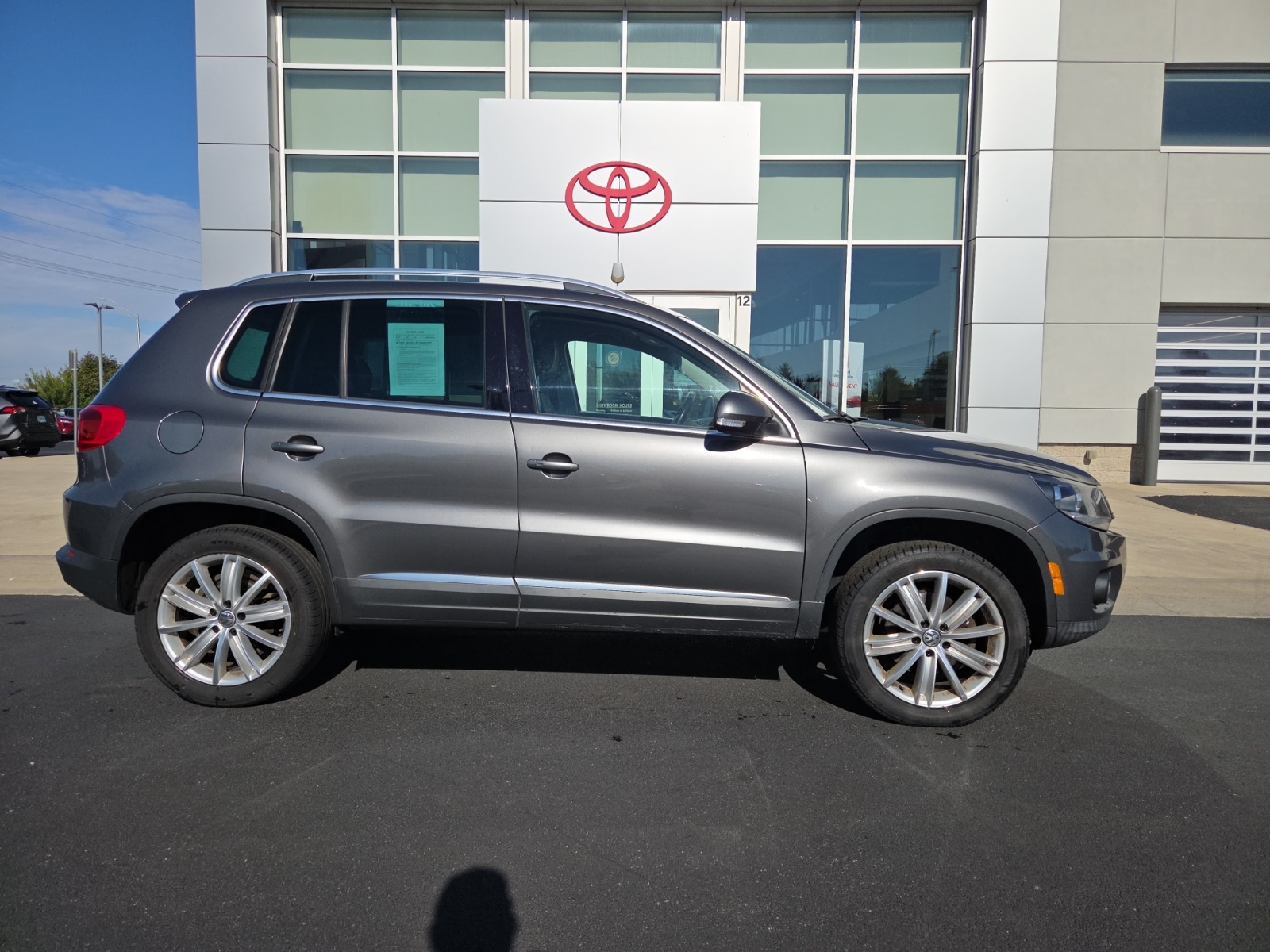 used 2014 Volkswagen Tiguan car, priced at $5,244