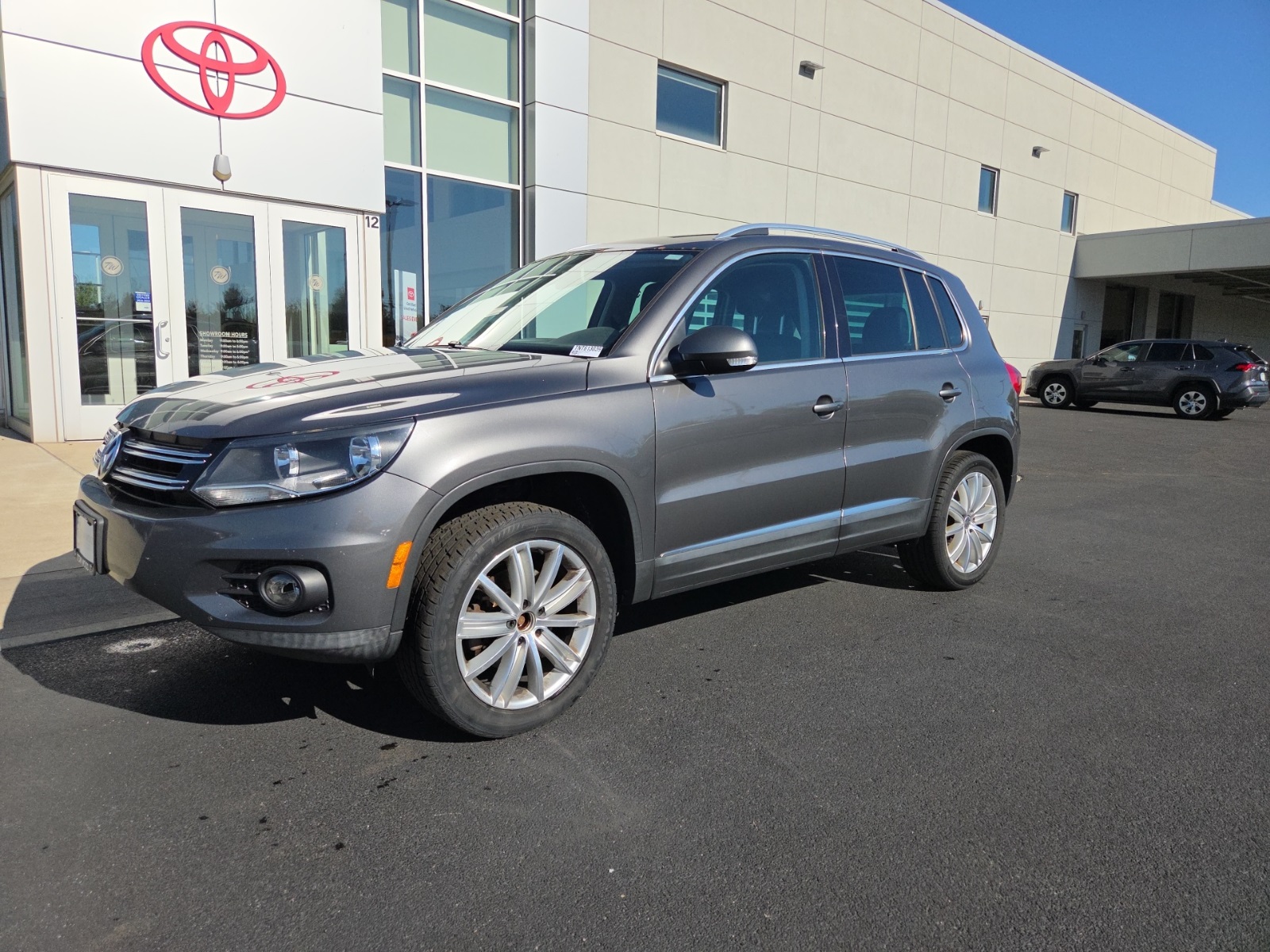 used 2014 Volkswagen Tiguan car, priced at $5,244