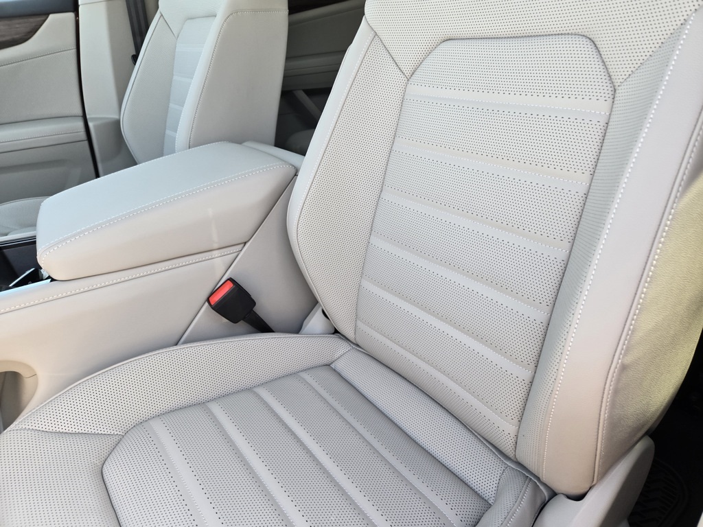 new 2025 Volkswagen Atlas car, priced at $46,093