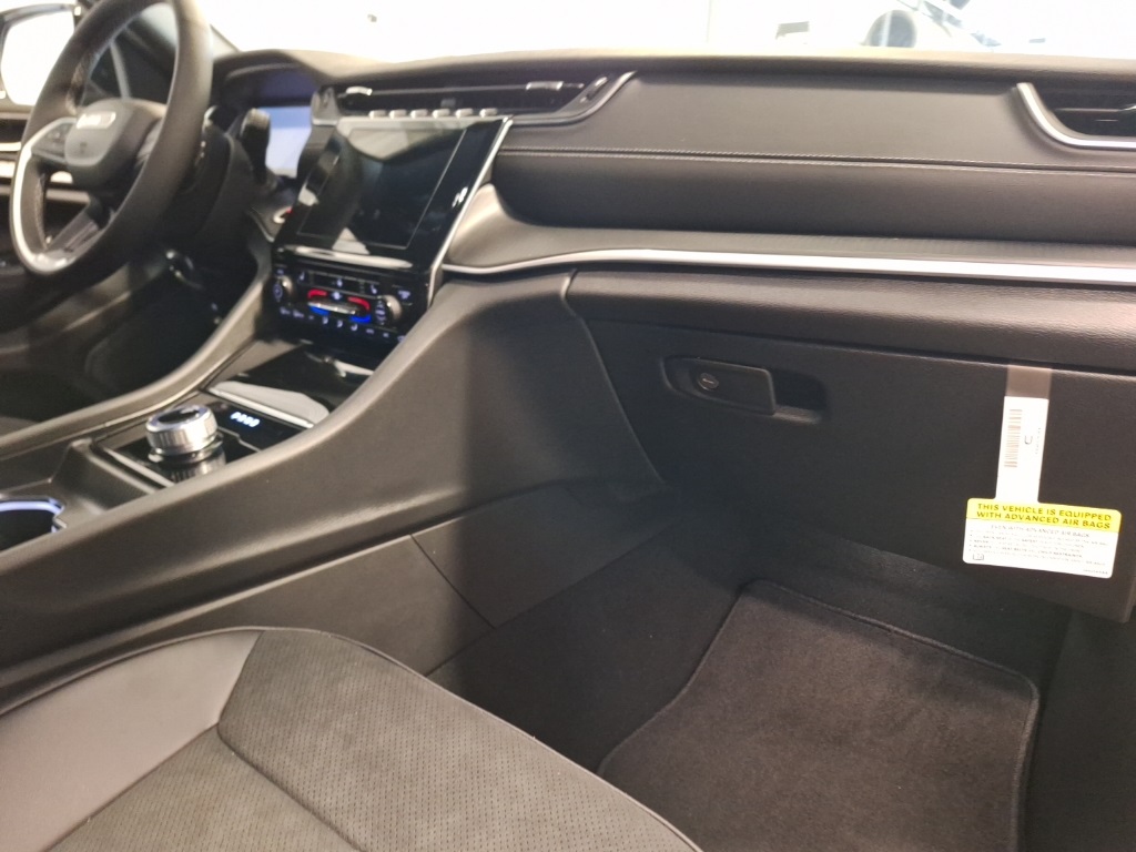 new 2025 Jeep Grand Cherokee L car, priced at $49,620