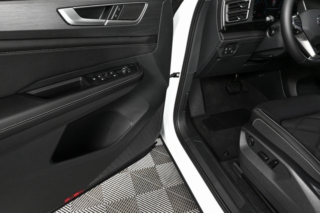 new 2026 Volkswagen Atlas Cross Sport car, priced at $42,226