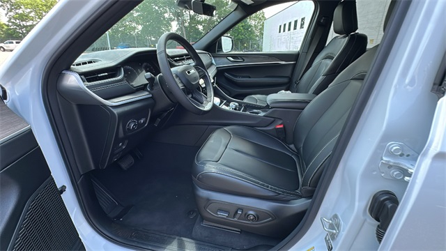 new 2025 Jeep Grand Cherokee car, priced at $44,494