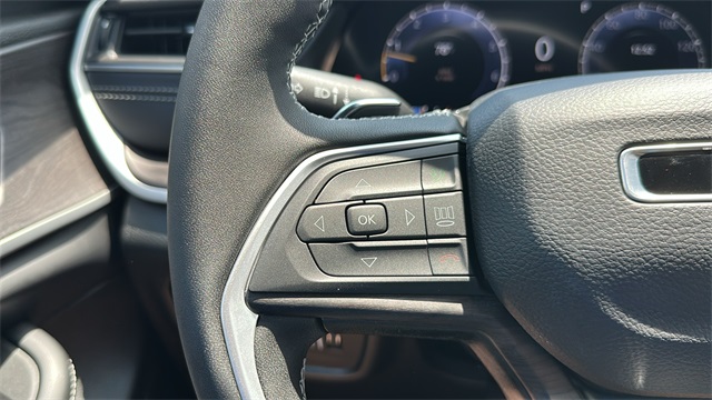 new 2025 Jeep Grand Cherokee car, priced at $44,494