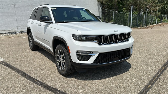new 2025 Jeep Grand Cherokee car, priced at $44,494