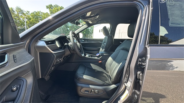 new 2025 Jeep Grand Cherokee car, priced at $48,703