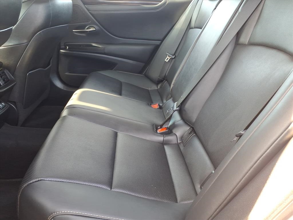 used 2021 Lexus ES car, priced at $32,500