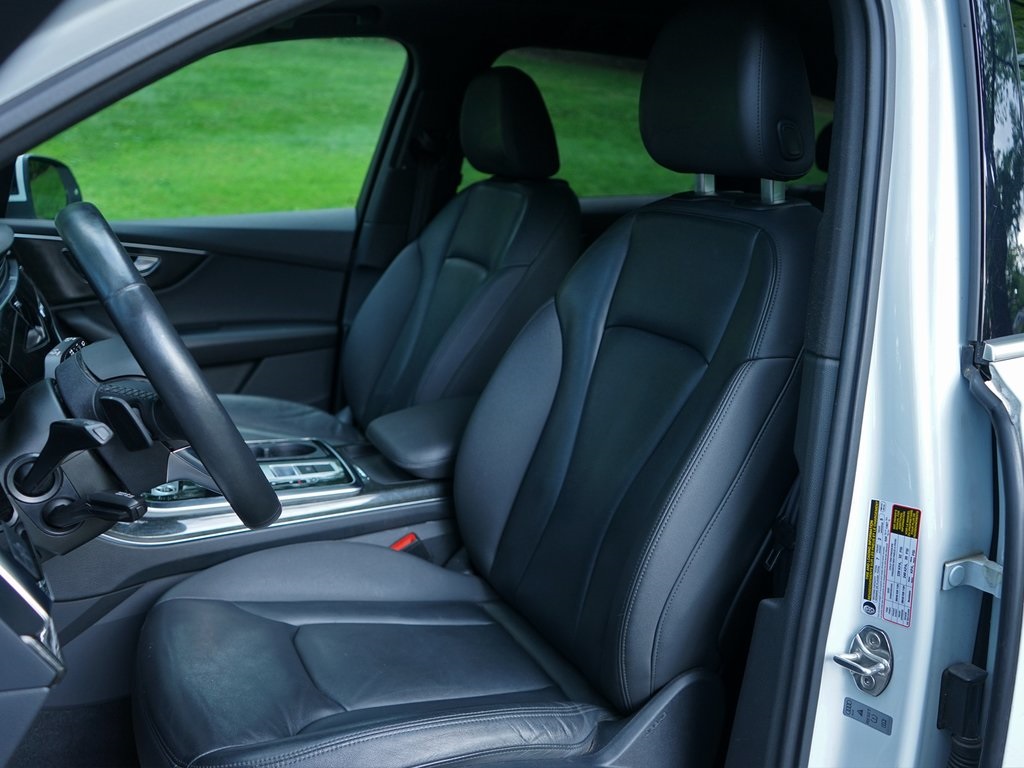 used 2021 Audi Q7 car, priced at $26,095
