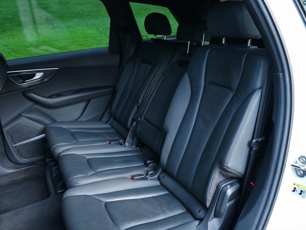 used 2021 Audi Q7 car, priced at $26,095