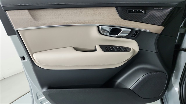 new 2026 Volvo XC90 Plug-In Hybrid car, priced at $81,875