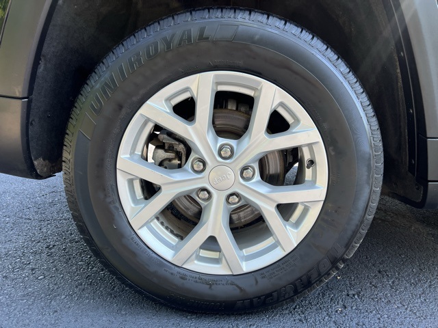 used 2023 Jeep Grand Cherokee car, priced at $30,000