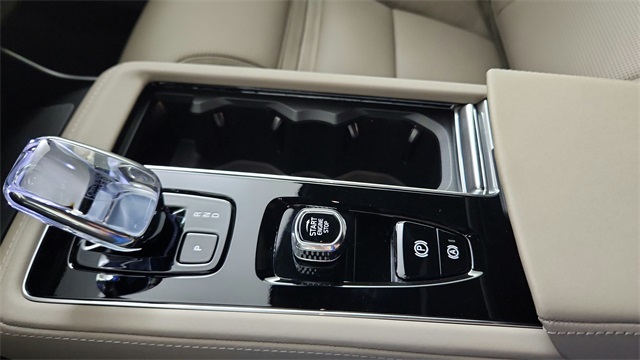 new 2026 Volvo XC90 Plug-In Hybrid car, priced at $92,705
