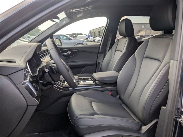 new 2025 Audi Q7 car, priced at $72,080